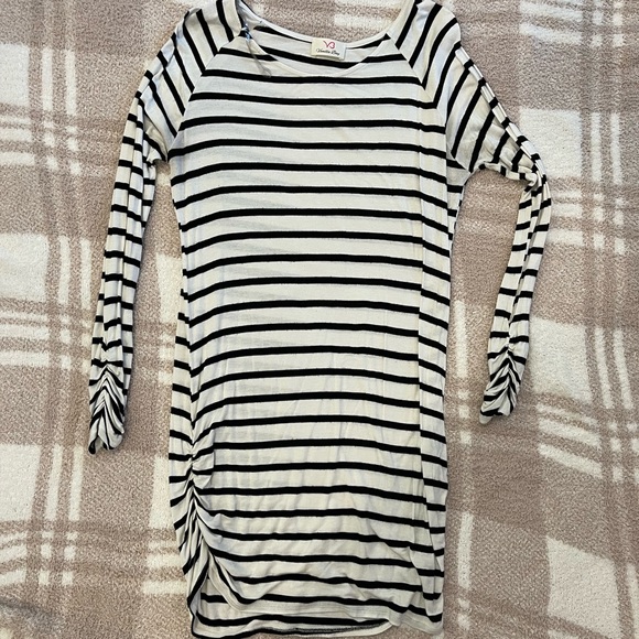 White and black tunic - Picture 1 of 5